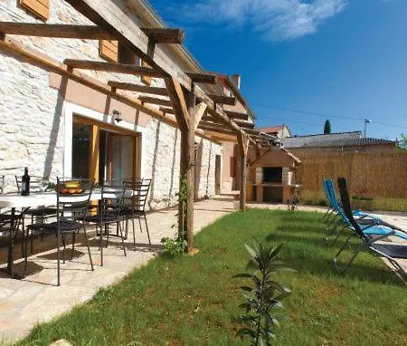 704 Holiday home Batlug