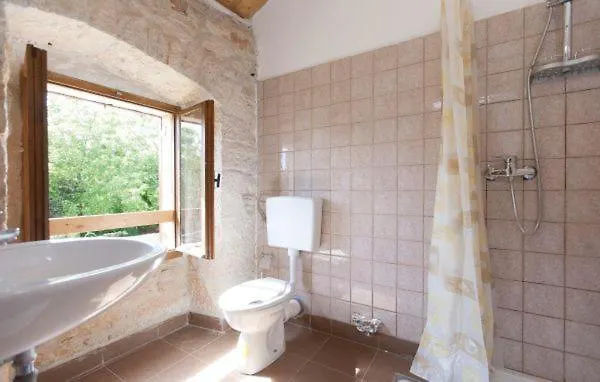 704 Vikendica Batlug