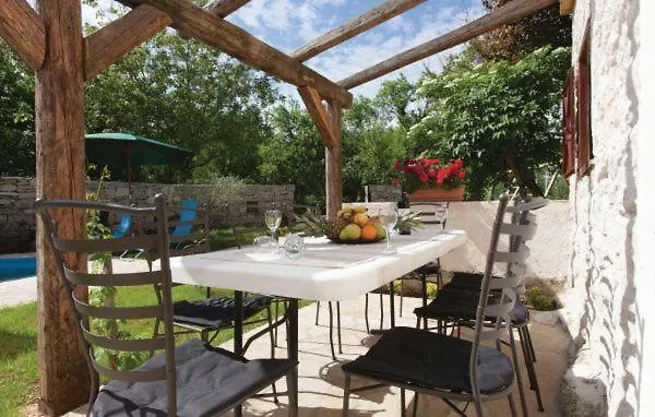 704 Vikendica Batlug