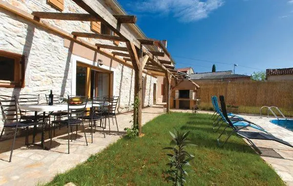 704 Vikendica Batlug